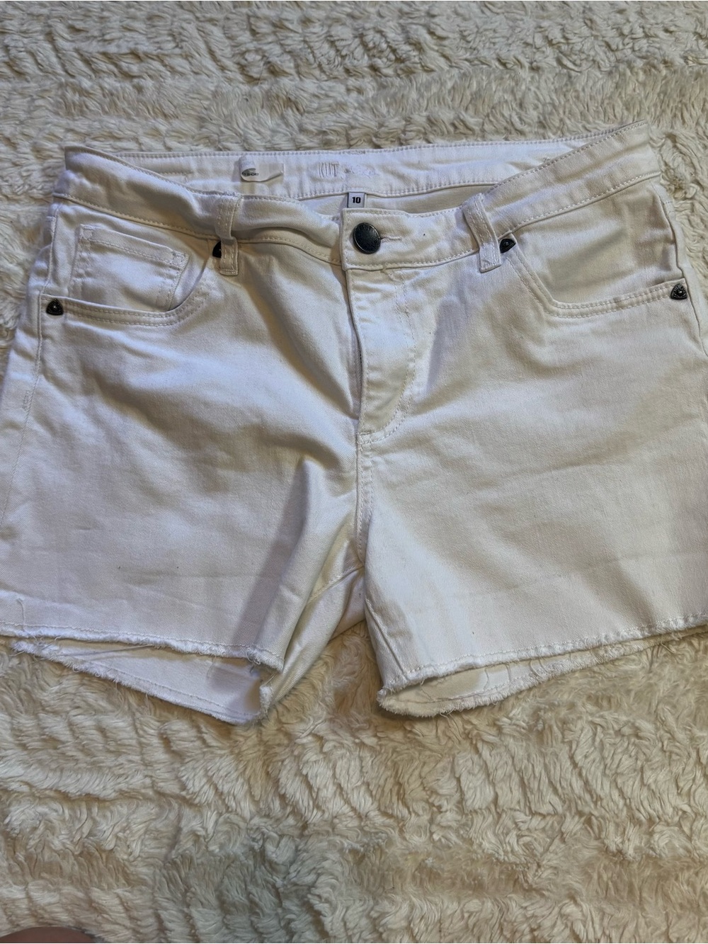 KUT From The Kloth Gidget Fray White Denim Shorts Size 10 Raw Hem Stretch Summer